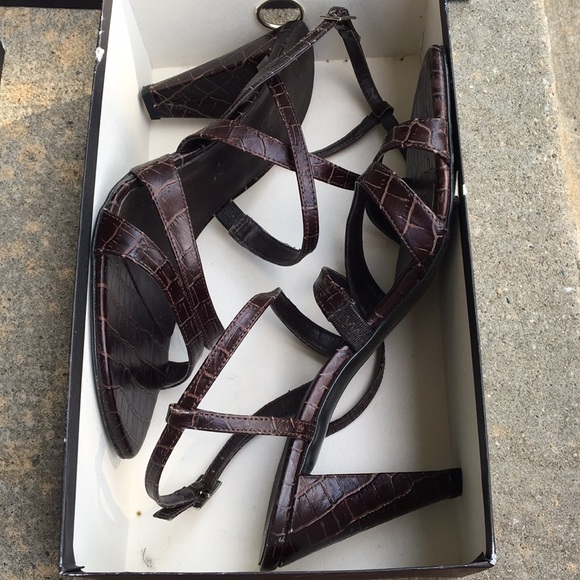 Kenneth Cole brown leather strappy sandals size 9 - Picture 3 of 8